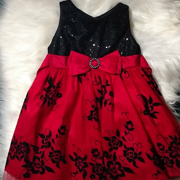 Girls dresses 3T and 4T - Picture 5 of 8